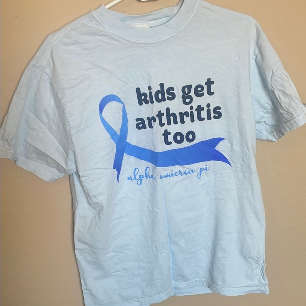 Alpha Omicron Pi / AOII T-Shirt Size Medium Comfort Colors